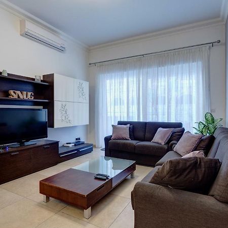 Gorgeous Apartment With Terrace In Fort Cambridge, Pool Слима Экстерьер фото