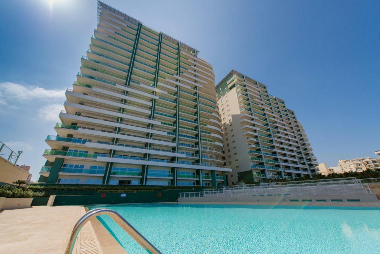 Gorgeous Apartment With Terrace In Fort Cambridge, Pool Слима Экстерьер фото