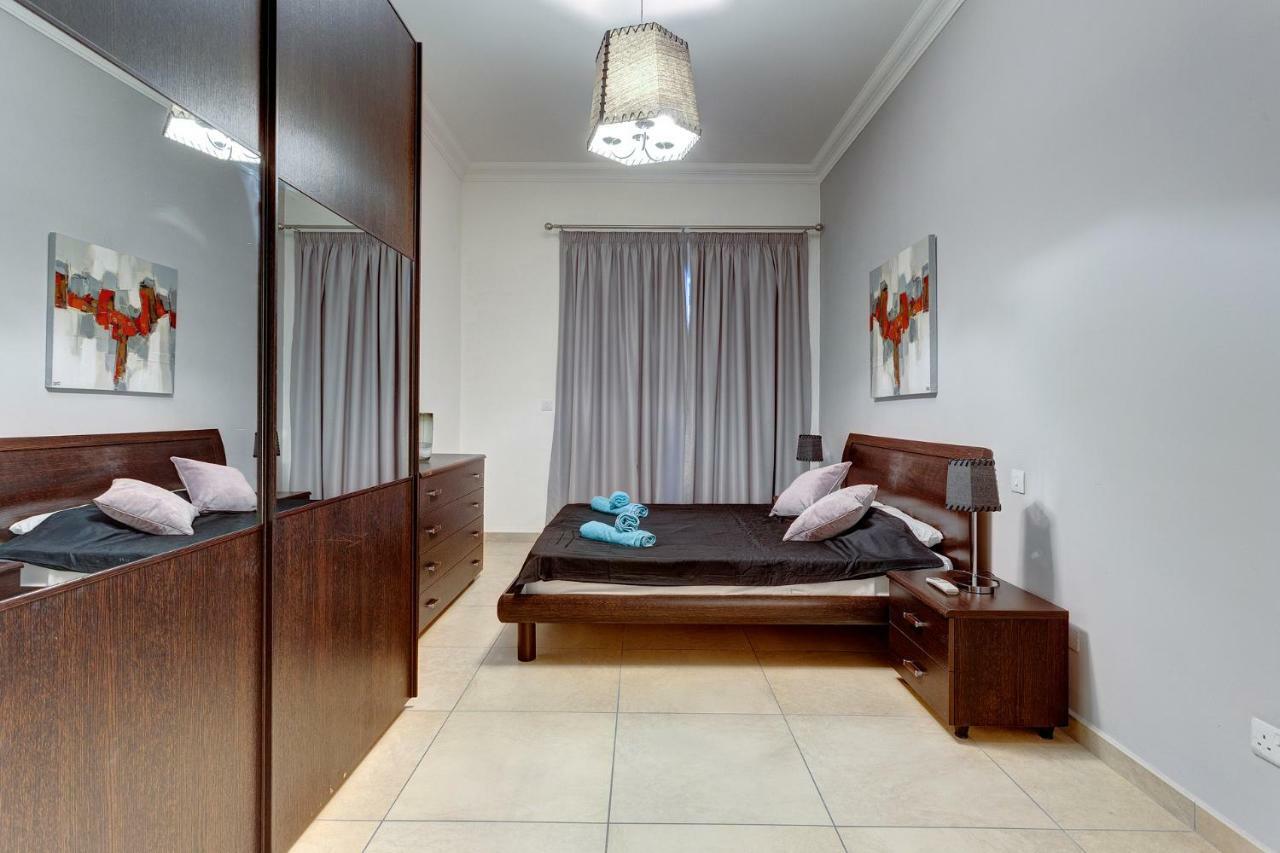 Gorgeous Apartment With Terrace In Fort Cambridge, Pool Слима Экстерьер фото