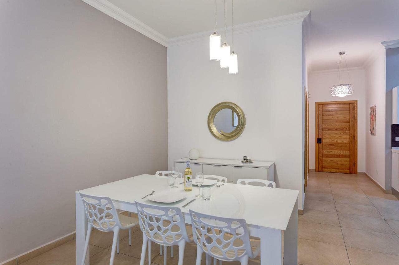 Gorgeous Apartment With Terrace In Fort Cambridge, Pool Слима Экстерьер фото